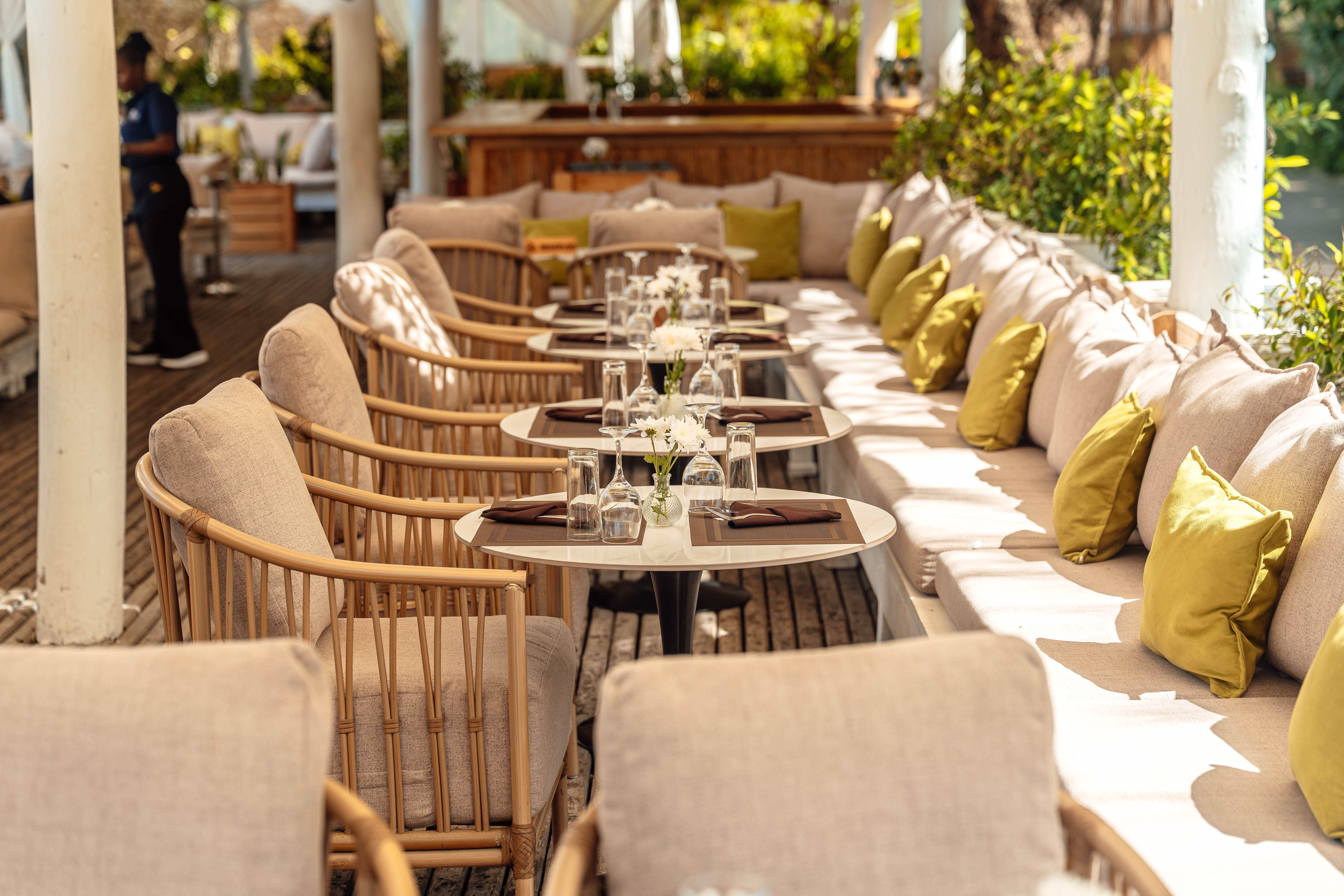 Business Lunch in Dar es Salaam at Bravo Coco Beach Business Lunch in Dar es Salaam at Bravo Coco Beach